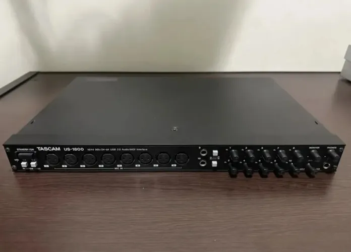 Interface tascam 1800
