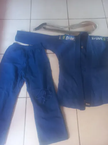 Kimono adulto M. 100 reais. *