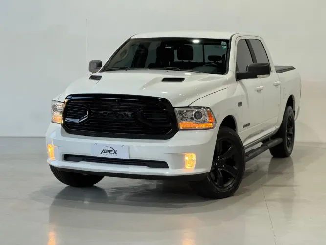 Ram Classic Laramie Night Edition 5.7 V8 16V Gasolina 4X4 Aut. 2022