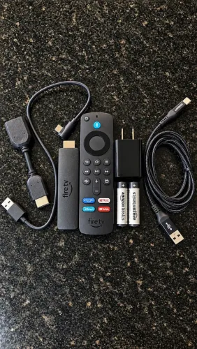 Fire TV Stick HD 2026 2ª Geração Wi-Fi 6 8GB - NOVO sem caixa