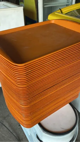 BANDEJA DE PLÁSTICO LARANJADA 