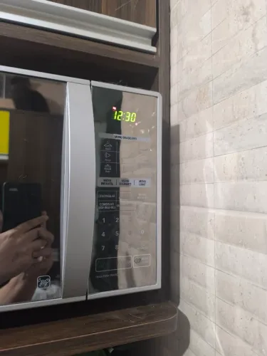 Micro-ondas LG 30 litros Prata Limpa Fácil