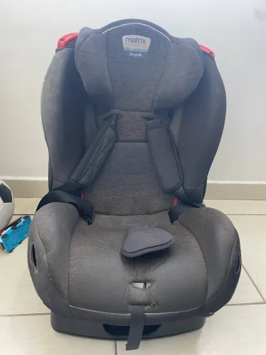 Cadeirinha de bebê ou criança para carro