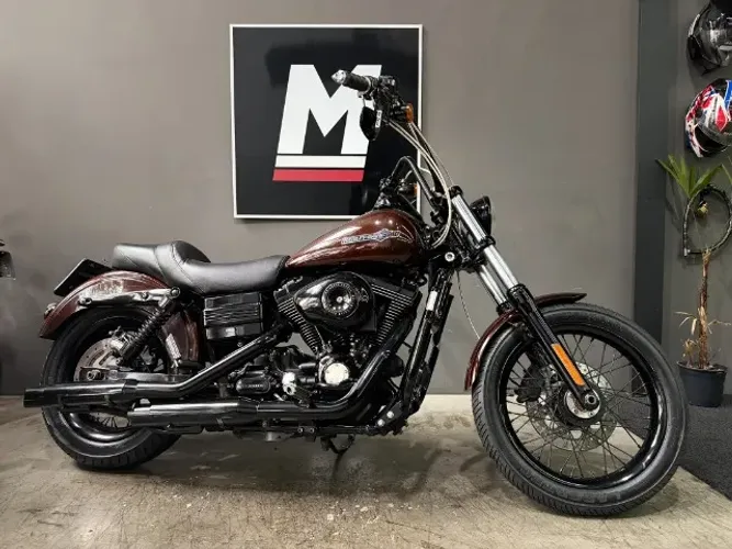 HARLEY-DAVIDSON DYNA SUPER GLIDE 2011 40.000km - Revisada - Baixa km - Acessórios - Pneus