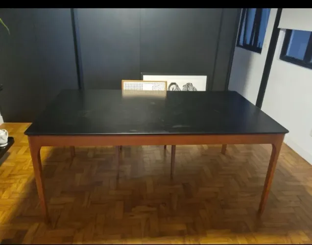 Vendo mesa de madeira 6 ou 8 lugares