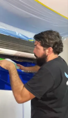 Limpeza completa de ar-condicionado