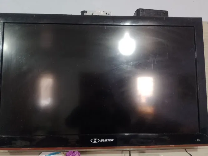 Tv Buster retirada de peças