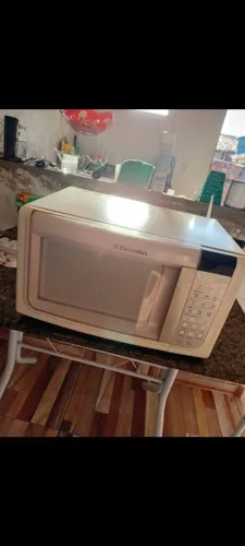 Vende-se um micro-ondas  seminovo  