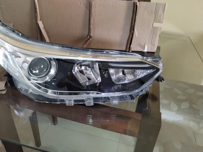 Farol Lado Direito Toyota Yaris 2018-2022