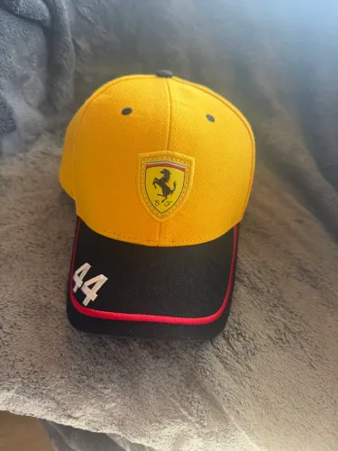 Boné Ferrari Amarelo Estilo Racing - Ajustável | Modelo Exclusivo