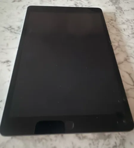 iPad 8 geração - Excelente estado fora um trinco na tela