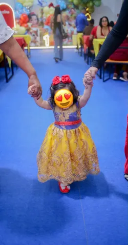 Alugo roupa da Branca de neve