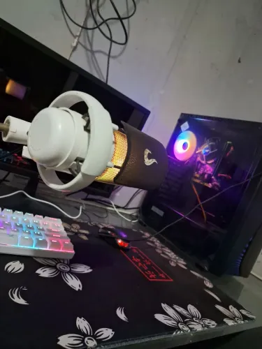 Microfone com braço articulado