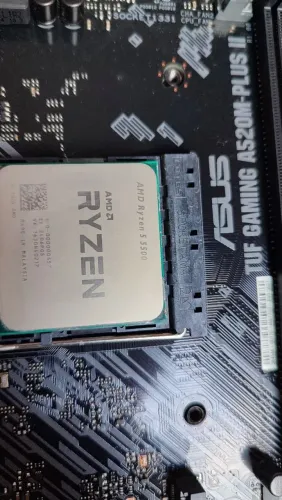Kit Ryzen 5 5500 + A520M plus 2 Tuff gaming