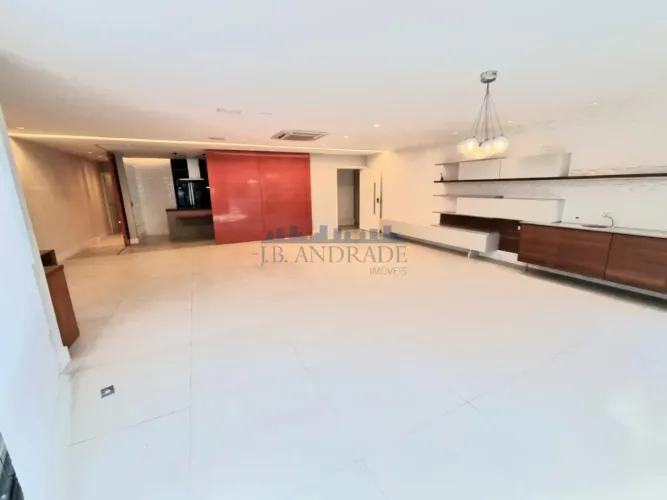 Jardim Oceânico  168 m² | 3 Quartos (1 Suíte) | 2 Vagas | Totalmente Reformado | Alto Padr