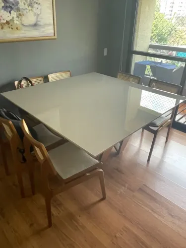 Mesa de Jantar em Madeira Maciça e Vidro - 1,50m x 1,50m