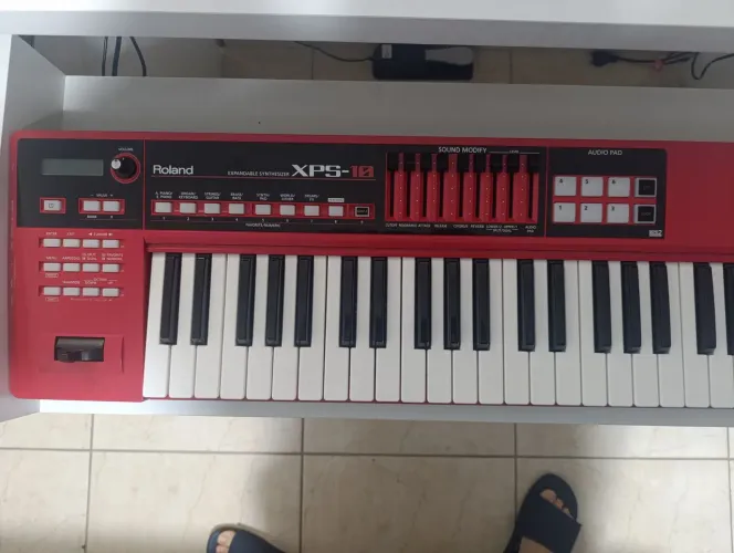 Teclado sintetizador Roland XPS-10 vermelho + Bag original Roland vermelho impecável