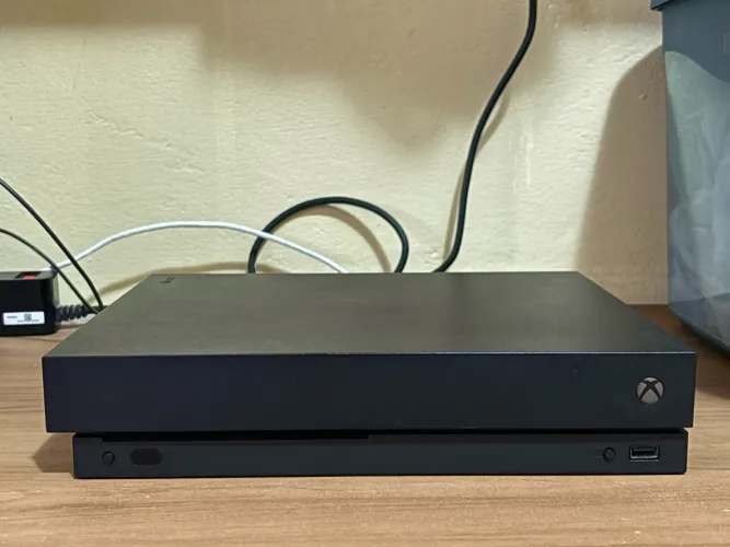 Xbox one X 1TB com extras, caixa em 10x sem juros pela Olxpay