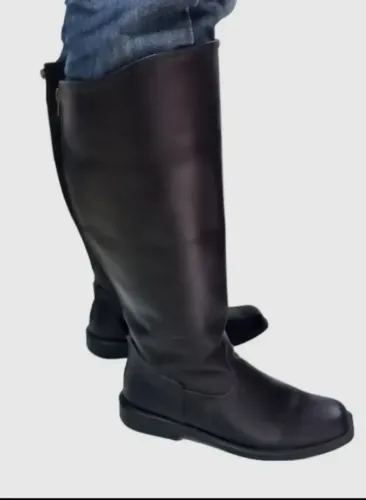 Bota de montaria, couro legítimo.