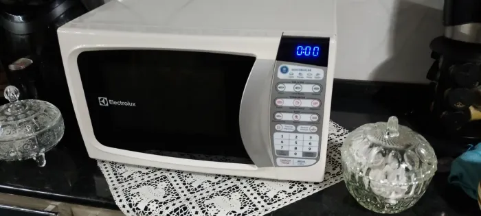 MICROONDAS ELECTROLUX 20 LITROS PERFEITO 