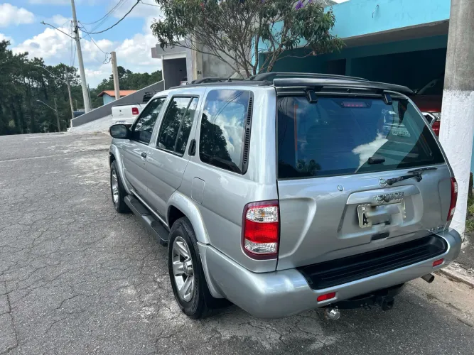 Nissan Pathfinder SE Luxo 3.5 V6 24V 243cv 2004