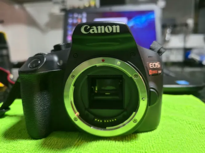 Camera canon T6 (4 mil clicks)
