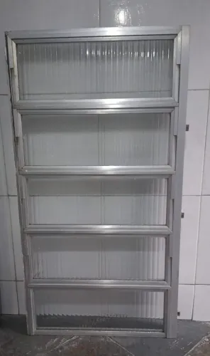 Basculante de alumínio