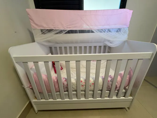 Vendo Berço, usado somente por 2 meses, novíssimo. 