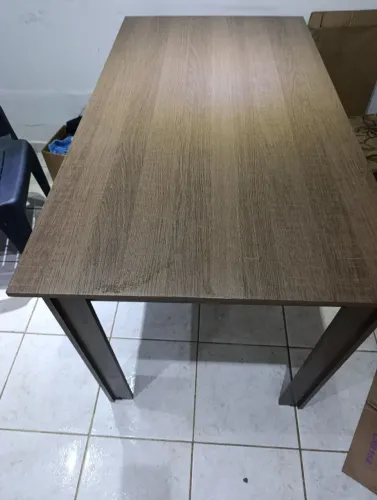 Mesa sem as cadeiras