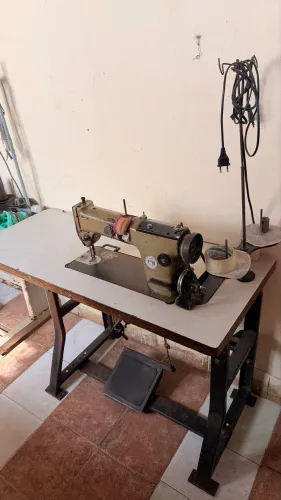 Máquina de costura industrial