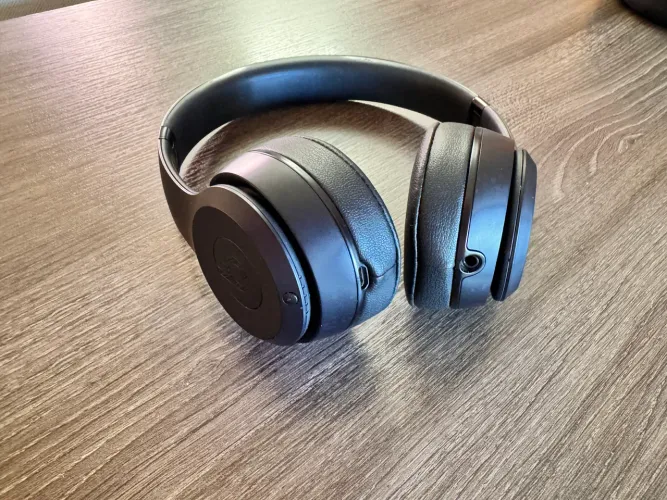 Vendo Fone Beats Solo em ótimo estado, pouquíssimo usado!!