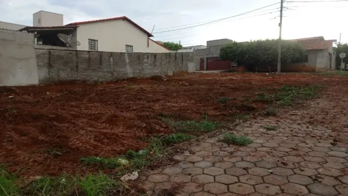 Lote 300m² em São Luis de Montes Belos