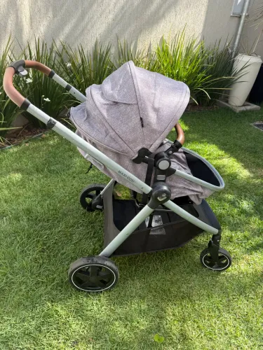 Kit bebê completo, carrinho maxi cosi/bebê conforto/cadeirinha/espelho