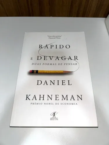 Rápido e Devagar - Daniel Kahneman (Objetiva) - Ótimo Estado
