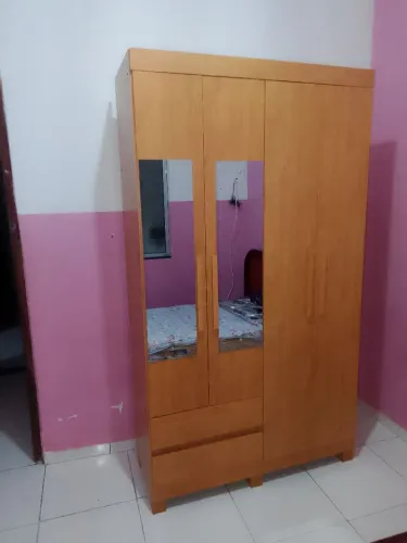 Vendo guarda roupa semi novo em xelente estado de conservação