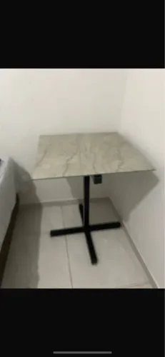 Vendo mesa pequena 