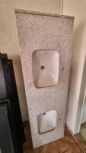 Bancada em granito com duas cubas 