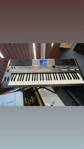 Teclado Yamaha psr670