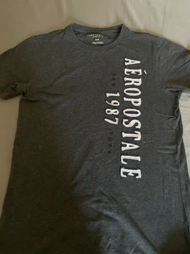 Camiseta Aeropostale (EUA) cinza