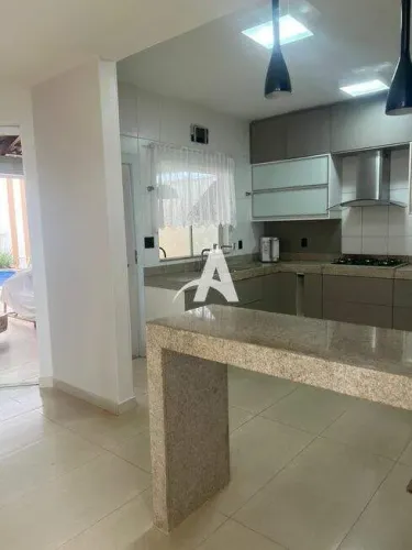 Casa em Condomínio para aluguel, 3 quartos, 3 suítes, 4 vagas, Nova Uberlândia - Uberlândi