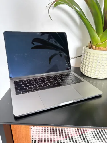 MacBook Pro 13' 2017 i5 8GB