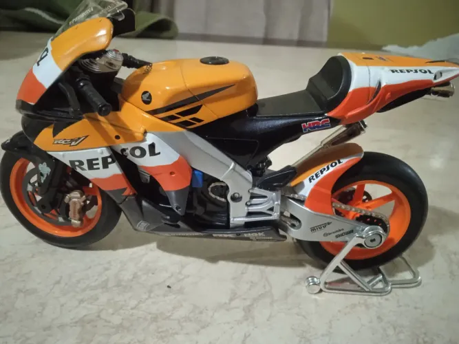 Miniatura Honda RC212V Repsol 1/10 Dani Pedrosa,