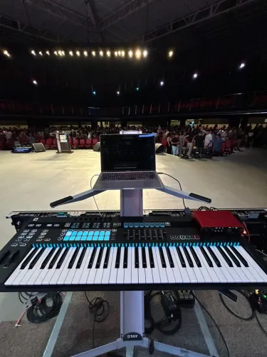 Teclado Controlador Novation SL Mk3 MIDI