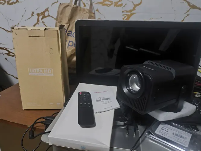 Projetor e Tela Retrátil