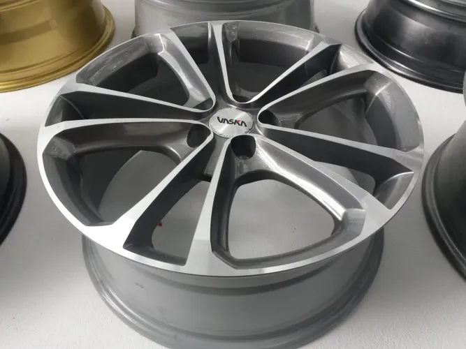 Rodas esportivas aro 17 Vaska diamantada com grafite 5x100 novas