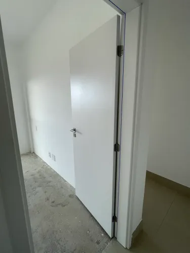 Kit porta madeira branca 2,10 m X 0,90 m.