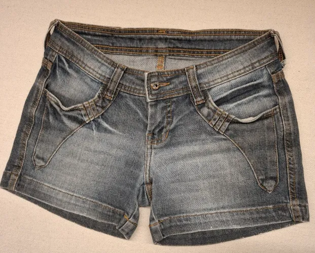 Short jeans tamanho P (38)