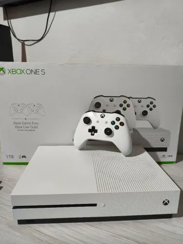 Xbox One S 1TB Branco + Controle Original (Com Caixa Original) - Perfeito Estado