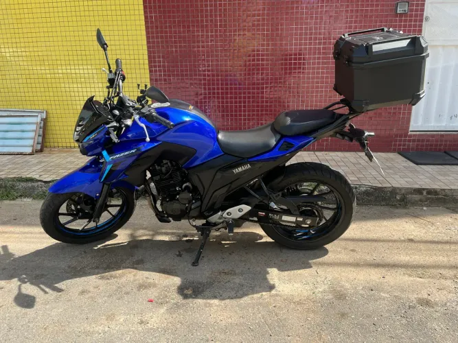 Yamaha Fazer FZ25 ABS 2025 - Azul (Revisões na Yamaha + Baú)