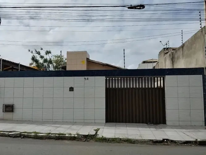 Casa na Aruana Conj. Praia Mar 2